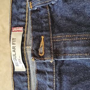 Levi's 505 regular fit men's jeans, size 40x32.